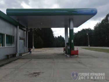 Фото 2 — Налоговики конфисковали на автозаправках нелегальный бензин на 26 млн грн (ФОТО)