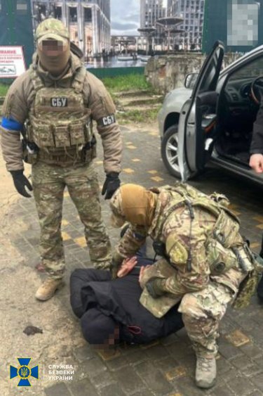 Фото 11 — Полиция и СБУ поймали таможенника на взятке за ввоз из Молдовы 4 миллиона гривен (ФОТО)