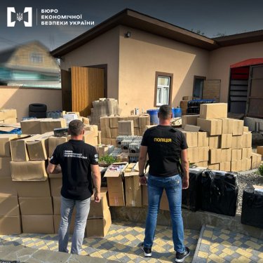 Фото 8 — Под Киевом нашли подпольный цех по производству алкоголя: вывезли 12 тонн фальсификата (ФОТО)