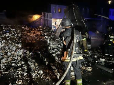 Фото 2 — Дроны атаковали логистический центр "Эпицентра" под Киевом, произошел масштабный пожар (ФОТО)