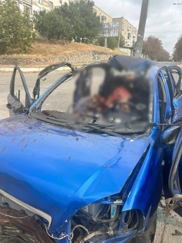 Фото 2 — Оккупанты сбросили ударный дрон на гражданское авто в Бериславе: погибла женщина (ФОТО)