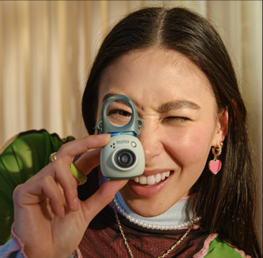 Фото 4 — Помещается в ладони. Fujifilm анонсировала новый фотоаппарат Instax (ФОТО)