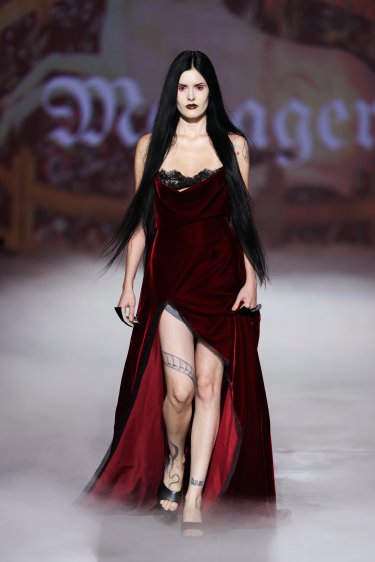 Фото 20 — Ukrainian Fashion Week SS27: ремесло, реконструкция и показ в укрытии