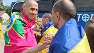 Фото 4 — Четвертий обмін за тиждень: Україна повернула додому військовополонених (ФОТО)