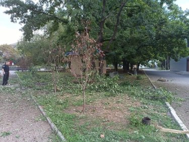 Фото 4 — Россияне в течение суток четыре раза обстреляли из "Ураганов" Бахмут: есть погибшие и раненые