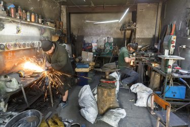 Фото 14 — Помощники для фронта от Росланда: история кузнеца, перековавшего актерский реквизит в ножи для украинских воинов