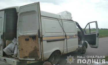 Фото 2 — На Полтавщине неизвестные напали на машину "Укрпочты" и украли 2,5 млн грн и пистолет