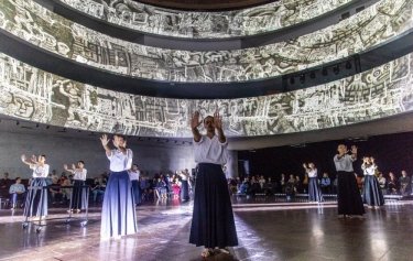 Фото 3 — Мультимедийный ритуал: "Шлях до..." Троицкого вписался в пространство Украинского дома