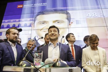 Фото 6 — Как Зеленский встречал свою победу на выборах Президента Украины (ФОТО)