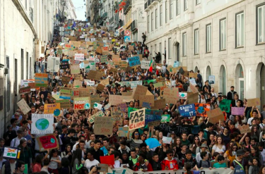 Фото 6 — Fridays for Future: Школьники по всему миру вышли на экологические страйки