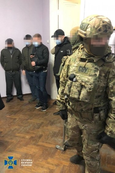 Фото 5 — СБУ перекрыла канал поставки контрафактных сигарет и алкоголя из "ДНР" (ФОТО)