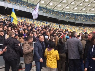 Фото 11 — Как Порошенко ждал Зеленского на НСК "Олимпийский" (РЕПОРТАЖ)