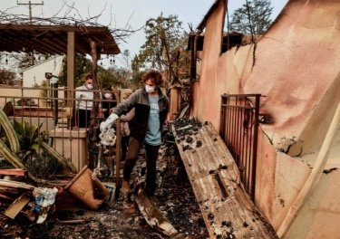 Фото 3 — Найбільш руйнівні пожежі в історії Лос-Анджелеса знищили 10 000 будівель, загинули 10 людей: які знаменитості втратили маєтки (ФОТО, ВІДЕО)