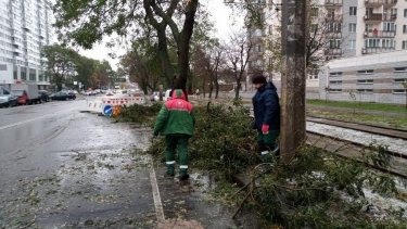 Фото 8 — Из-за непогоды в Украине заработал штаб по ликвидации ЧС на дорогах: самая проблемная - Одесская область (ФОТО)