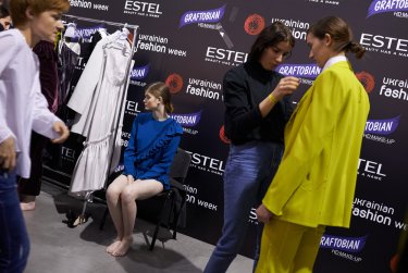 Фото 28 — Ukrainian Fashion Week в разгаре: закулисье, шоу-румы, Андре Тан и Подолян (фото)