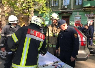 Фото 4 — В центре Одессы обрушилась жилая пятиэтажка (ФОТО и ВИДЕО)