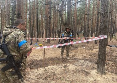 Фото 5 — В Изюме нашли массовое захоронение людей: Зеленский прокомментировал (ФОТО)