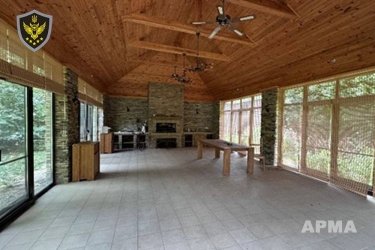 Фото 7 — Квартири, маєтки, земельні ділянки: для елітної нерухомості ексочільника МВС Захарченка шукають управителя (ФОТО)