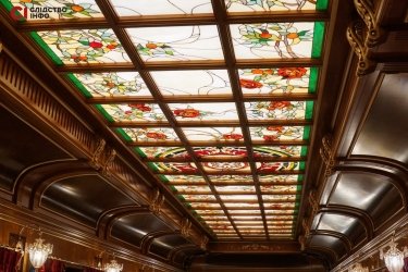 Фото 7 — Люксовий вагон, склянки з російським гербом та золотий унітаз. У Пущі-Водиці знайдено "золотий вагон" Віктора Медведчука (ФОТО, ВІДЕО)
