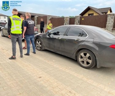 Фото 9 — В Хмельницком "накрыли" мошеннический колл-центр, воровавший криптовалюту у жителей Канады (ФОТО, ВИДЕО)