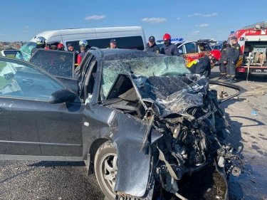 Фото 15 — На окружной Ровно микроавтобус влетел в легковушку: погибло двое, включая младенца (ФОТО)