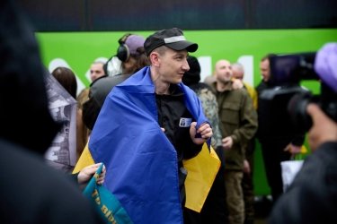 Фото 10 — Україна та Росія почали обмін полоненими "1000 на 1000": додому повернулися 205 військових
