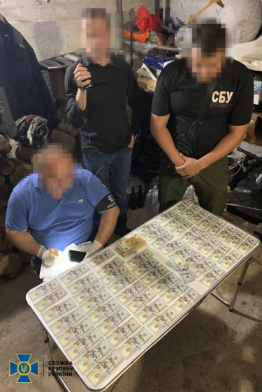 Фото 4 — За "услуги" просили до $9 тыс.: СБУ ликвидировала 5 новых схем для выезда военнообязанных за границу (ФОТО)