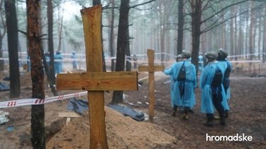 Фото 13 — В массовом захоронении в Изюме обнаружили 450 замученных тел, Зеленский анонсировал "страшное возмездие" (ФОТО)