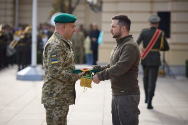 Фото 5 — Зеленський присвоїв звання Героя України майже двом десяткам військових та сотенному УПА Симчичу