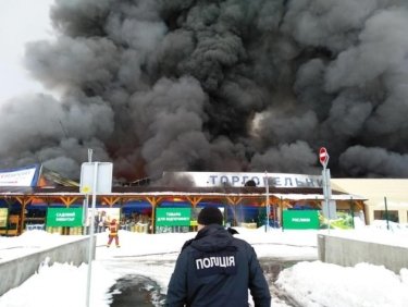 Фото 2 — В Первомайске ликвидировали масштабный пожар в "Эпицентре" (ФОТО, ВИДЕО)