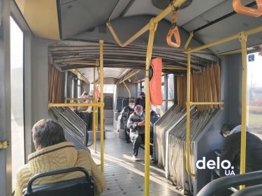 Фото 2 — "Вам тут чи із собою?". Як перевіряють COVID-сертифікати в ресторанах та ТРЦ "червоної" зони