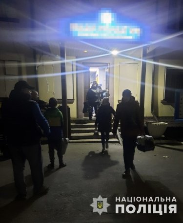 Фото 9 — При обстреле Запорожья среди многоэтажек упали неразорвавшиеся кассетные снаряды: жителей эвакуируют