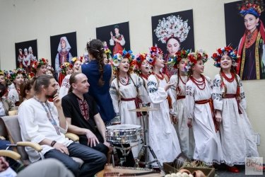 Фото 2 — ArtHub. В Киеве состоялся показ традиционной украинской женской одежды (фото)