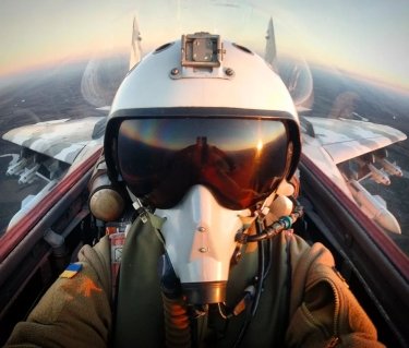 Фото 2 — Столкнулись учебные самолеты. В Житомирской области погиб известный летчик Джус