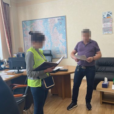 Фото 2 — Полиция обыскала КП "Киевжилспецэксплуатация": расследует воровство на ремонтах подъездов