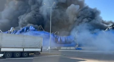 Фото 6 — Дроны атаковали логистический центр "Эпицентра" под Киевом, произошел масштабный пожар (ФОТО)