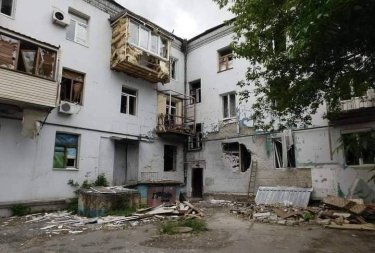 Фото 3 — Окупанти ведуть штурм Сєвєродонецька: за добу на Луганщині знайдено двох загиблих (ФОТО)