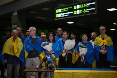 Фото 7 — Украина вернула из плена десятерых гражданских