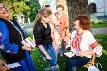 Фото 5 — Bouquet Kyiv Stage миксует жанры: открыли фестиваль Забужко, "Щедрик" и электронная музыка