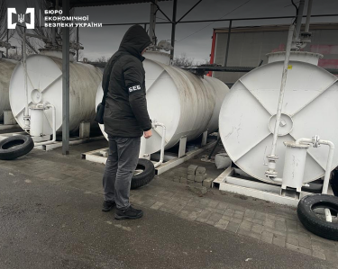 Фото 2 — На АЗС в Днепропетровской области изъяли 35 тонн фальсифицированного топлива