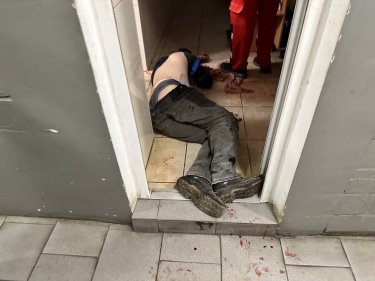 Фото 4 — Оккупанты ударили по коммунальному предприятию в Херсоне — два человека погибли