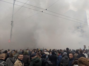 Фото 9 — Под Конституционным судом протестуют против его решения по НАПК (ФОТО, ВИДЕО)