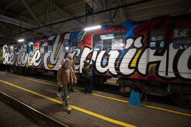 Фото 6 — В Киевском метрополитене будет курсировать новый арт-поезд (ФОТО)