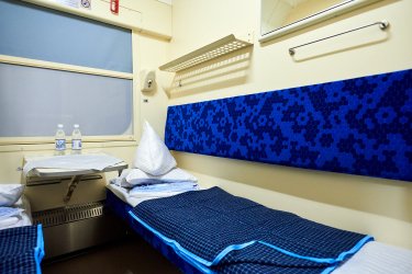 Фото 3 — "Укрзализныця" получила 5 новых пассажирских СВ-вагонов: как они выглядят