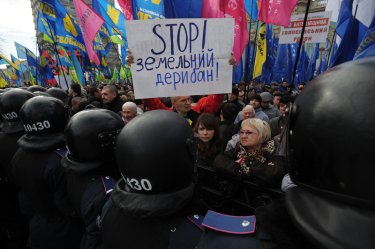 Фото 2 — Политические итоги дня: Митинги и оппозиция не помогли Киеву с выборами
