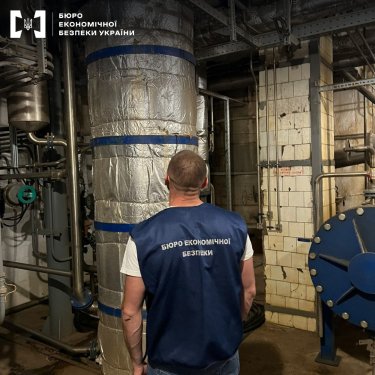 Фото 2 — В Житомирской области работники спиртзавода тайком сливали 10 тонн спирта в день, продавая "налево" (ФОТО)