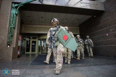 Фото 2 — Захват банка в Киеве: взрывчатки у террориста не обнаружили, дело завели по статье теракт