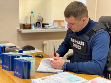 Фото 3 — Чиновники Одесского морпорта заочно продлевали документы моряков, чтобы тех не мобилизовали - полиция