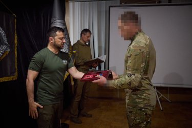 Фото 21 — Зеленський на Донеччині відвідав підрозділ ІПСО (ФОТО)