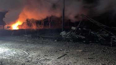 Фото 2 — Оккупанты попали ракетой в автомобиль с людьми в Краматорске: погибли двое (ФОТО)